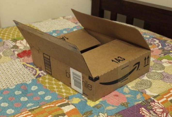800px-Amazon_Box_(Picture_1)
